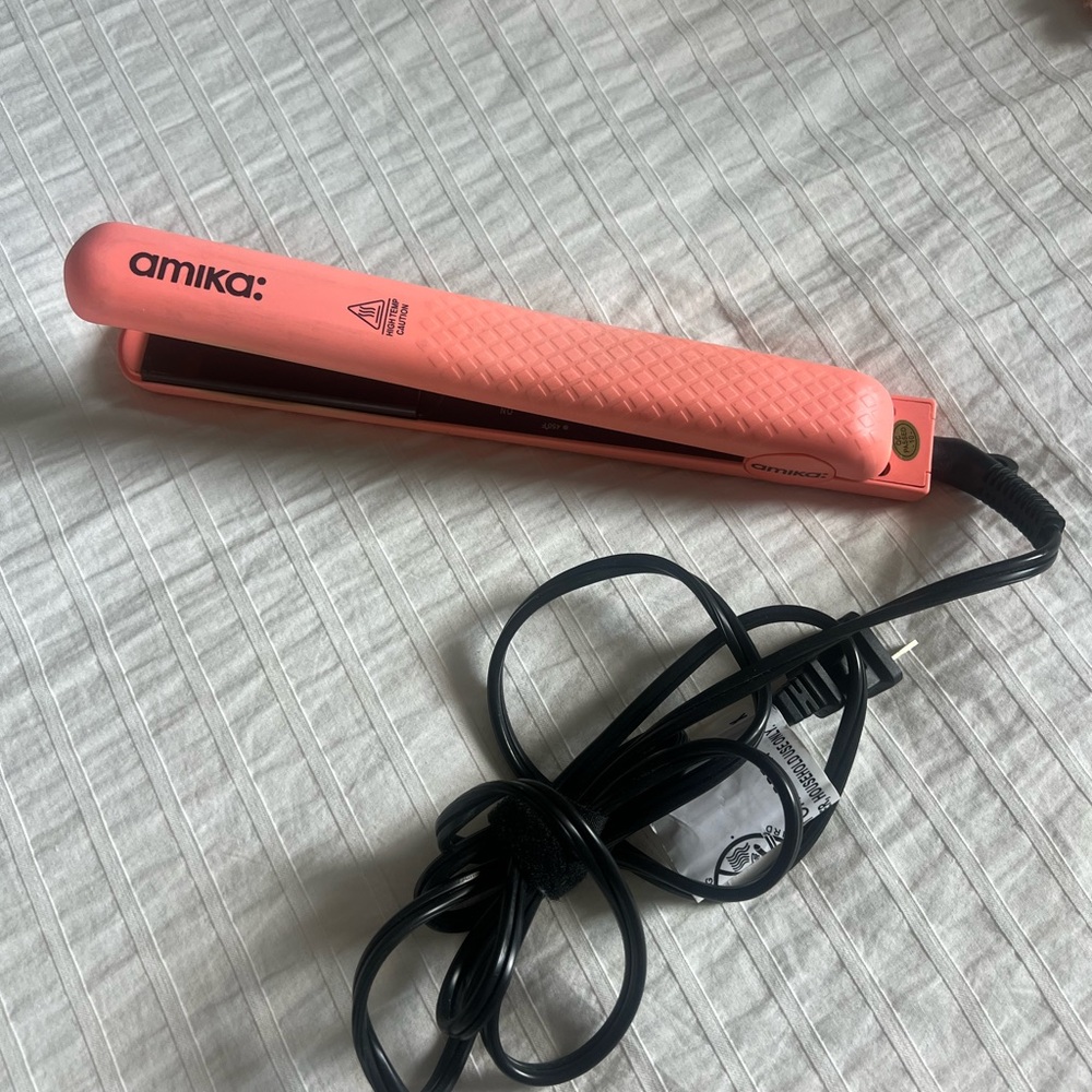 Amika Coral Hair Straightener